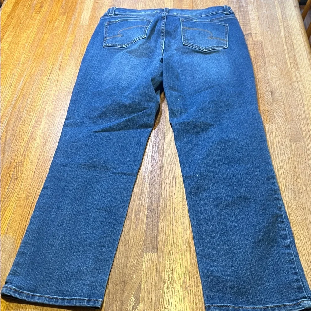 Time‎ and Tru Women 10 Blue Denim Straight Distressed 5 Pocket Stretch Jeans